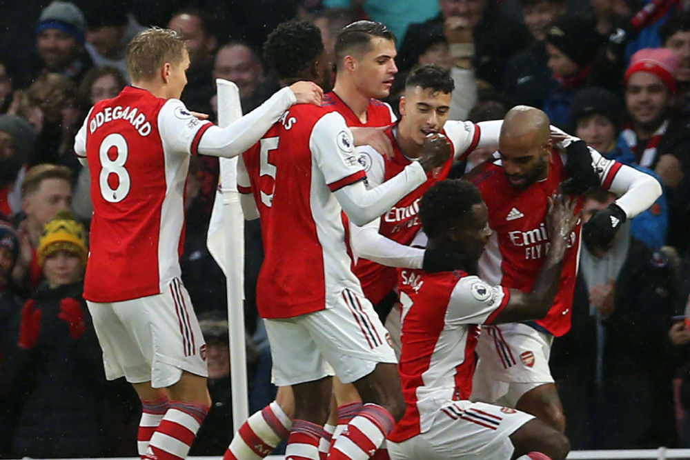 哈登近五战场均38+7+7，比肩詹姆斯成历史第二人