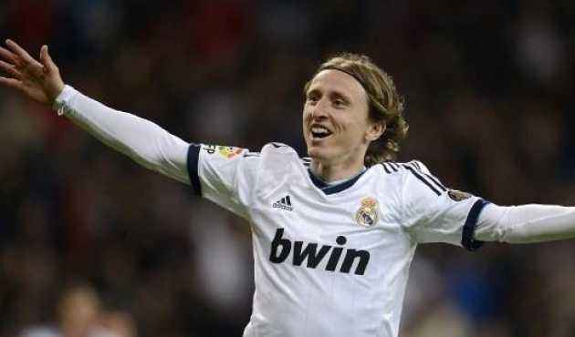 欧冠战报：库杜斯、西蒙斯点射，热刺3-0布拉格斯拉维亚