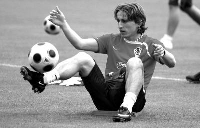 维尔茨数据：4次射门制造对方1次乌龙球，送3次关键传球