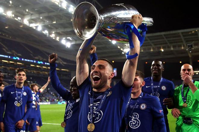 美媒：无论詹姆斯是否退役，这都将是他在湖人的最后一个赛季