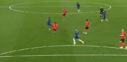 巴塞罗那在逆境中重振旗鼓，佩德里与拉菲尼亚成关键